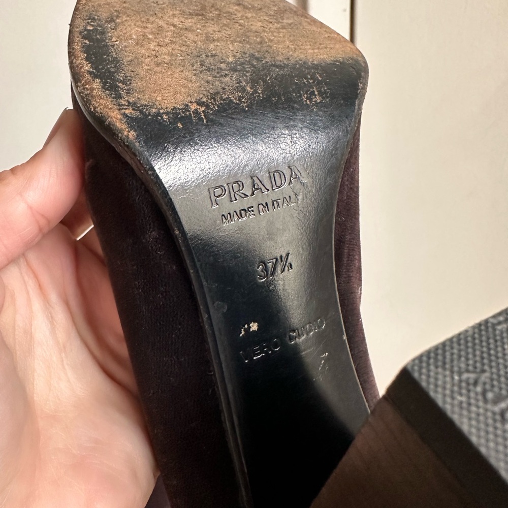Prada 90’s Chocolate Brown Velvet Block Heel Pumps - Women - Picture 8 of 10